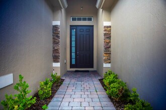 1072 Hermosa Way in Kissimmee, FL - Building Photo - Building Photo