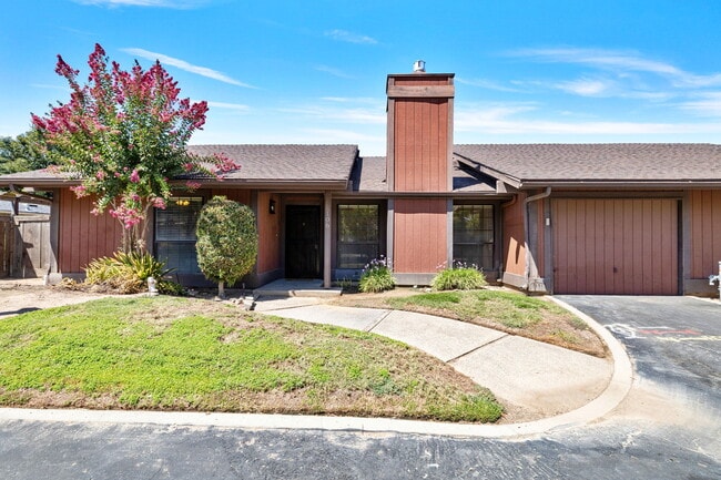 1541 E Fairmont Ave in Fresno, CA - Building Photo - Building Photo