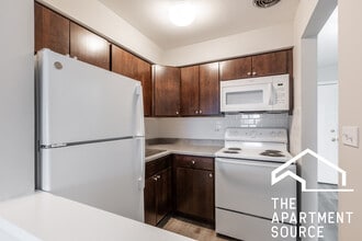 7308 W North Ave, Unit 2E in Elmwood Park, IL - Foto de edificio - Building Photo
