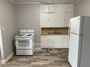 208 5th Ave SW in Valley City, ND - Building Photo - Building Photo