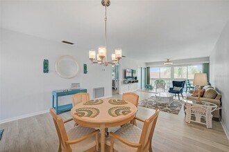10215 Regal Dr in Largo, FL - Building Photo - Building Photo