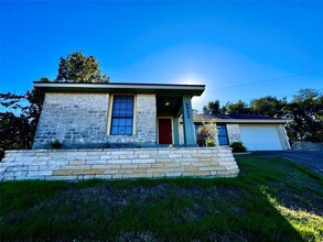 6913 Rifle Bend in Austin, TX - Building Photo - Building Photo