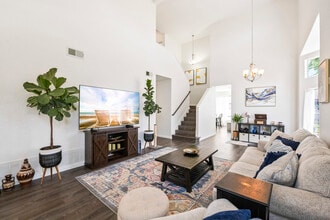 4887 Motif St in Oceanside, CA - Building Photo - Building Photo