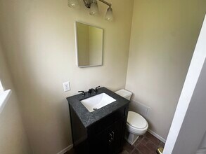 619 Elm St in New Llano, LA - Foto de edificio - Building Photo