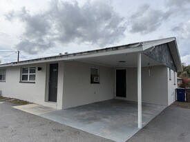 2901 Parker Ave in Ft. Myers, FL - Building Photo