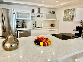 1001 Three Islands Blvd, Unit 777 in Hallandale Beach, FL - Building Photo