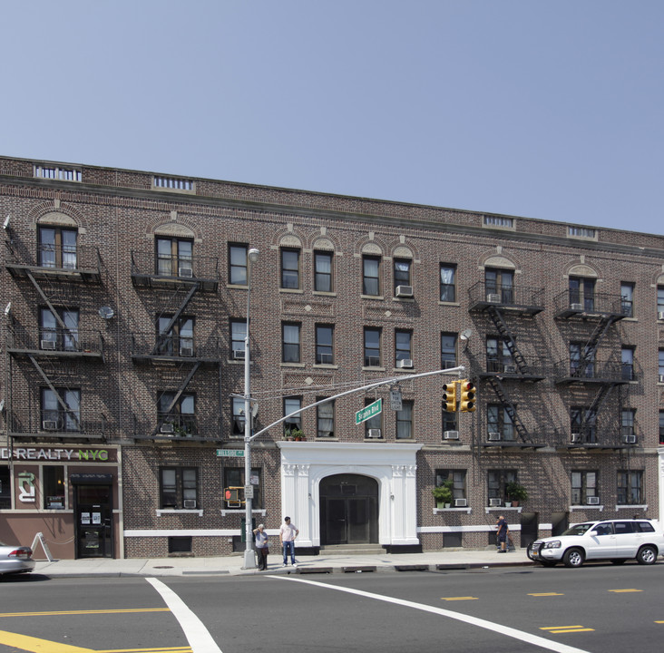 146-23 Hillside Ave in Jamaica, NY - Building Photo