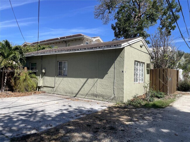 1108 NE 3rd St-Unit -C in Fort Lauderdale, FL - Building Photo - Building Photo