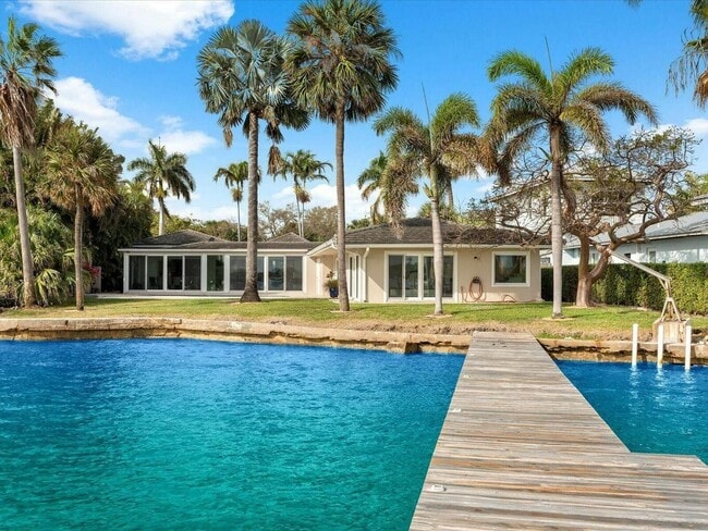 property at 714 S Lake Dr