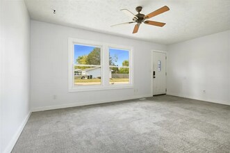 1206 Aurora Way in Normal, IL - Building Photo - Building Photo