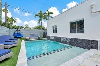 1210 Biarritz Dr in Miami Beach, FL - Building Photo - Building Photo