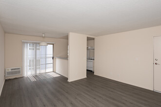 Lido Apartments - 12602 Venice Blvd in Los Angeles, CA - Building Photo - Interior Photo