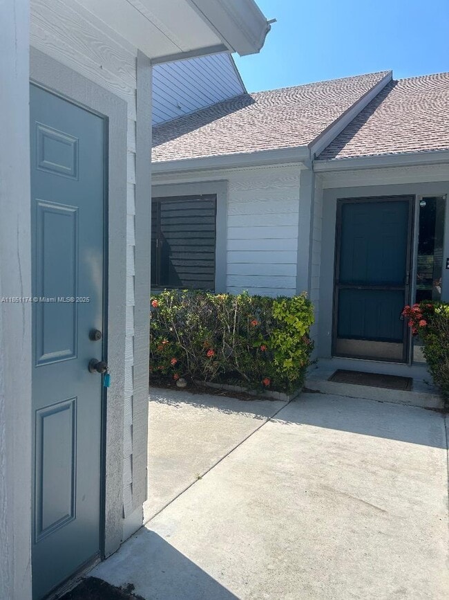 property at 6114 SE Georgetown Pl