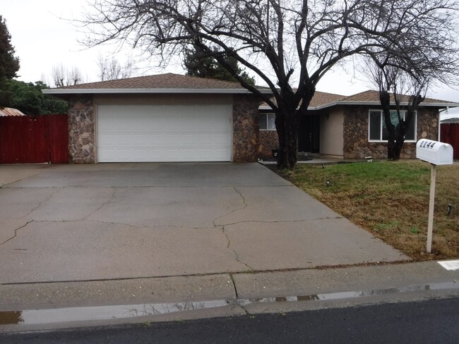 1144 Robert Dr