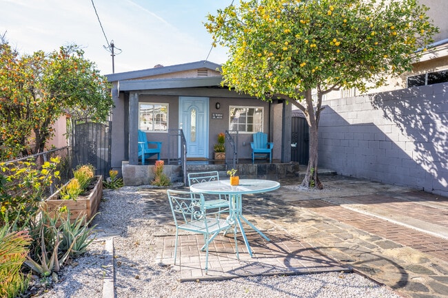 property at 819 N Hicks Ave