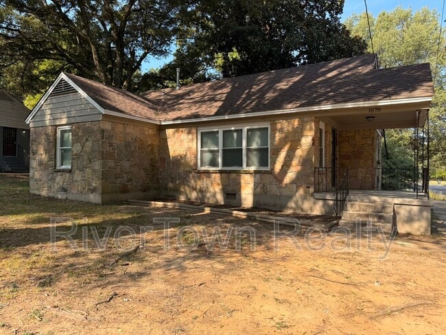 property at 1678 Alta Vista Ave