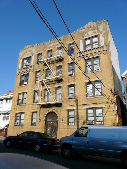 3035 Radcliff Ave in Bronx, NY - Building Photo