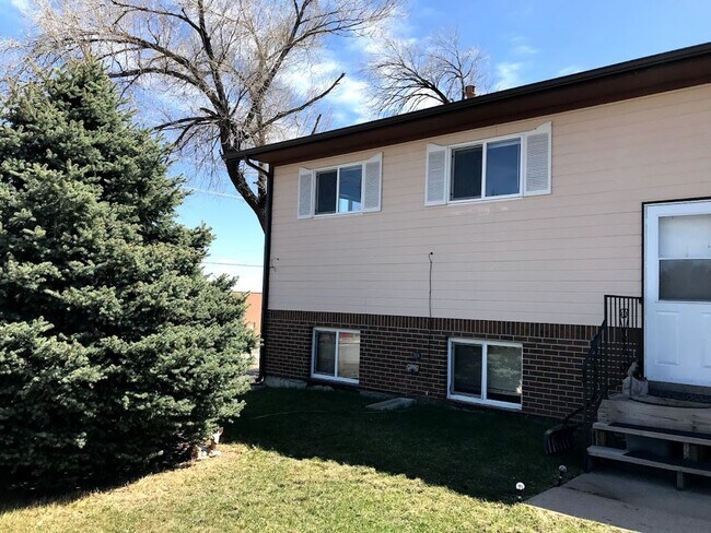 property at 2002 W Iliff Ave