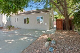 7916 Etiwanda Ave in Los Angeles, CA - Building Photo