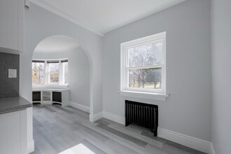 8-8 Wellington St W in Brampton, ON - Building Photo - Building Photo