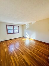 144 Pleasant St, Unit #1 in Cambridge, MA - Foto de edificio - Building Photo