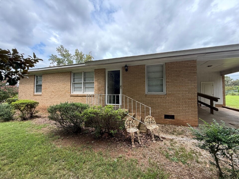 5019 Old Goldmine Rd in Marshville, NC - Building Photo