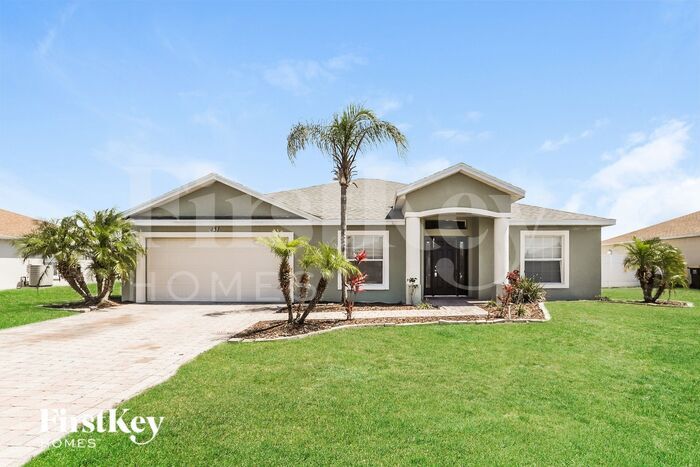 451 Majestic Gardens Blvd in Winter Haven, FL - Building Photo