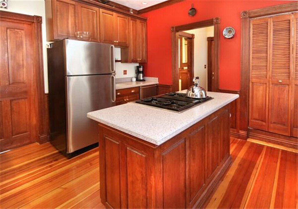 55 Avon St, Unit 1 in Somerville, MA - Foto de edificio