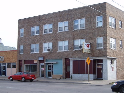 W 5th St Apartments in Waterloo, IA - Building Photo