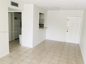 8185 NW 7th St in Miami, FL - Building Photo - Building Photo
