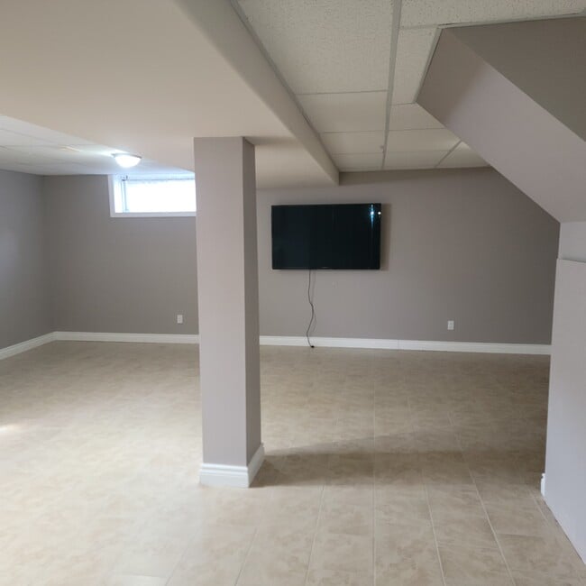 1811 Kingsdale Av in Ottawa, ON - Building Photo - Building Photo