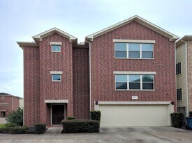 11603 Main Spruce Dr in Houston, TX - Building Photo