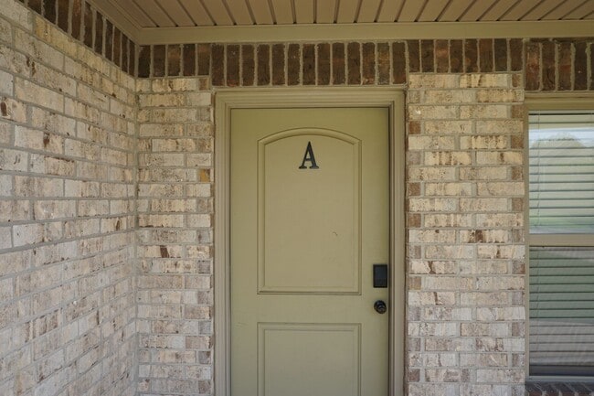 410 W Matthews Ave in Jonesboro, AR - Foto de edificio - Building Photo