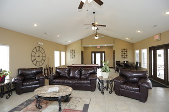 Quinton Point Apartments in Junction City, KS - Building Photo - Interior Photo