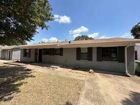 220 S Shore Pl in Lewisville, TX - Building Photo