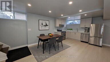 104 Lynedock Crescent in Toronto, ON - Building Photo - Building Photo