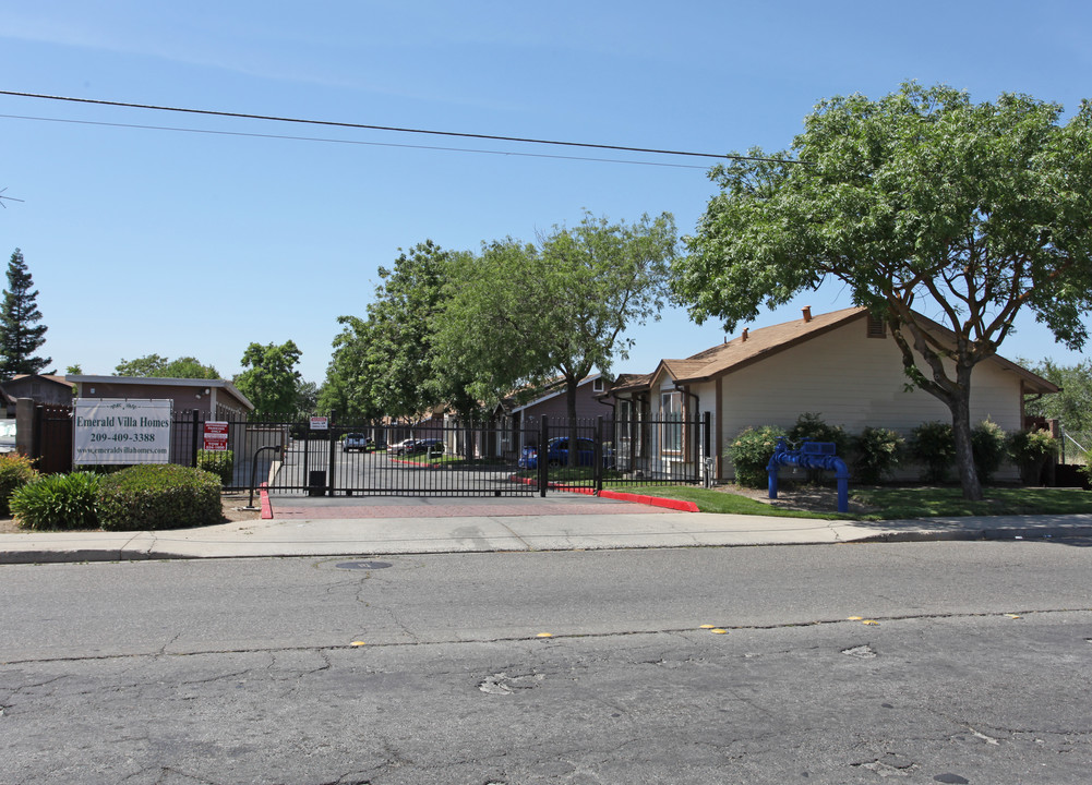 Emerald Villas Cottage Homes in Modesto, CA - Building Photo