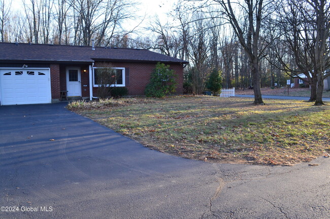 2C Lacosta Dr in Clifton Park, NY - Building Photo - Building Photo