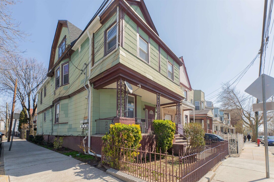 34 Fulton Ave in Jersey City, NJ - Building Photo