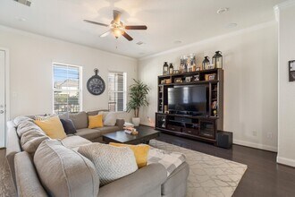 8917 Wind Springs Dr in Houston, TX - Building Photo - Building Photo