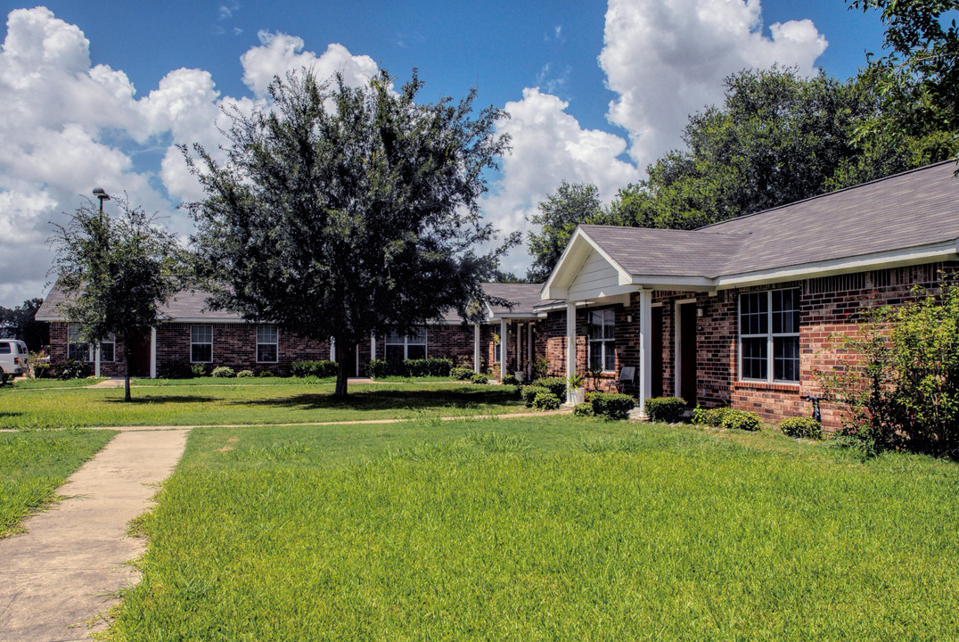 Westover Cove in Alvin, TX - Building Photo