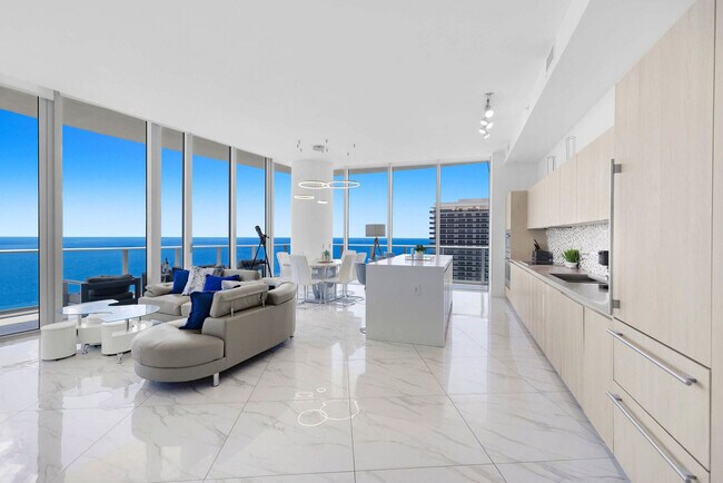 4111 S Ocean Dr in Hollywood, FL - Foto de edificio - Building Photo