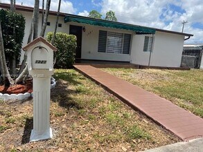 1221 W 62nd St in Hialeah, FL - Building Photo - Building Photo
