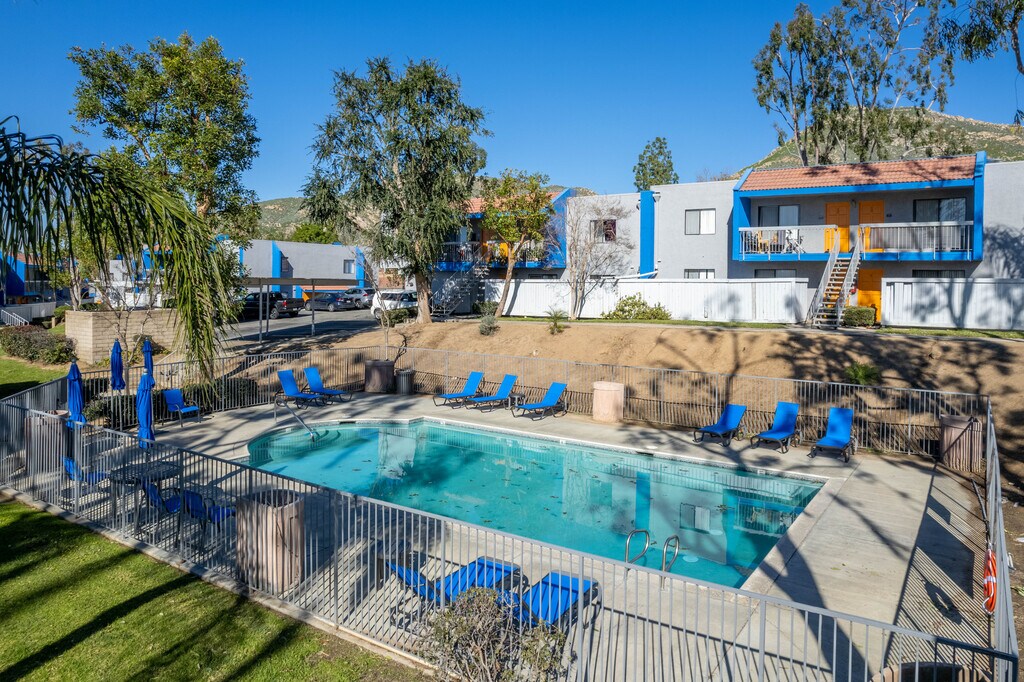 Falcon Pointe Apartments in Riverside, CA