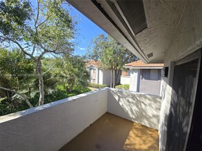 8414 Coral Lake Way in Coral Springs, FL - Foto de edificio - Building Photo