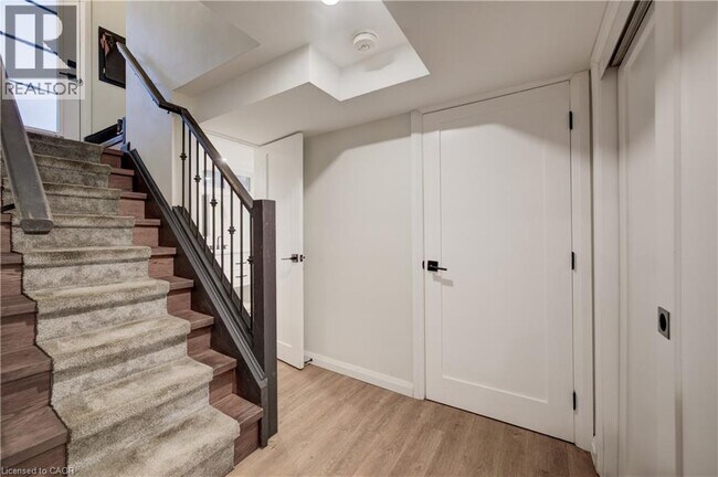 111 Midland Dr in Kitchener, ON - Building Photo - Building Photo