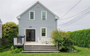 4 Draper Ave in Middletown, RI - Building Photo - Building Photo