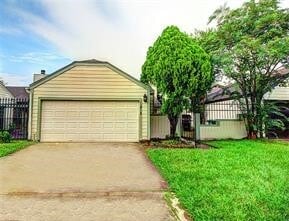 property at 11818 Plumbrook Dr