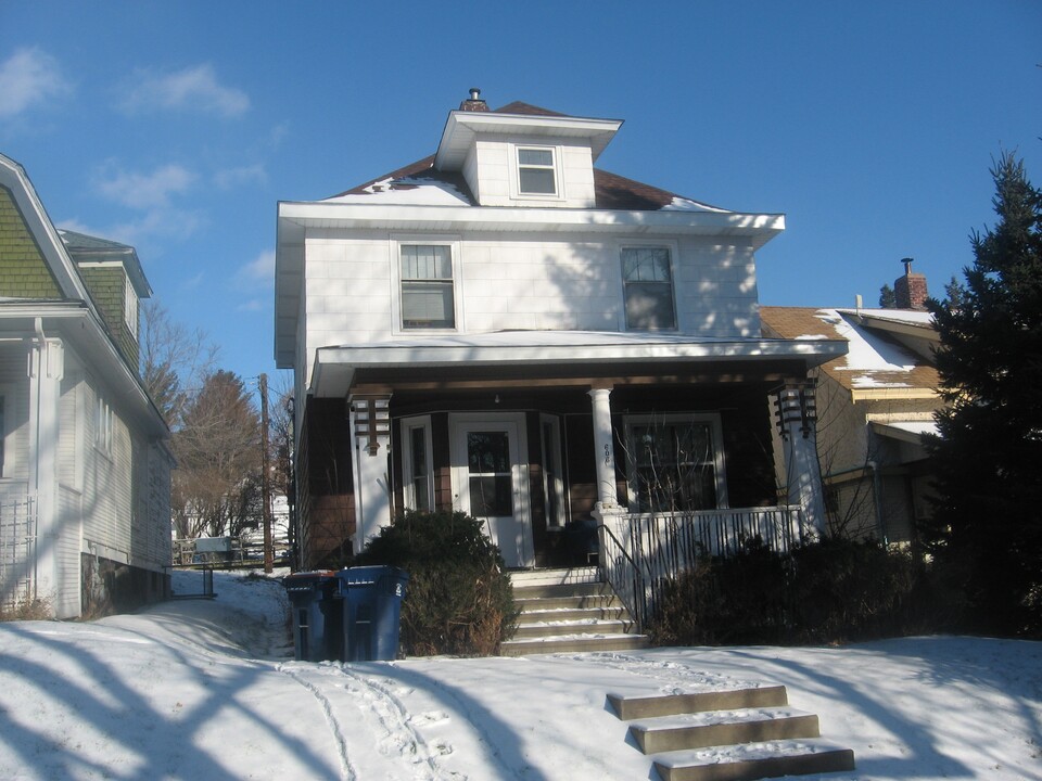 606 North 16th Avenue East in Duluth, MN - Building Photo