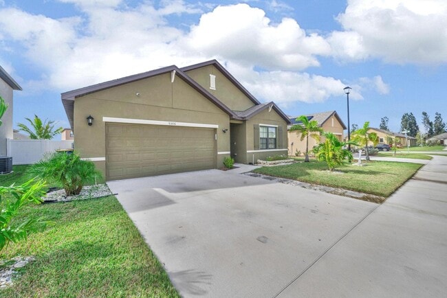 5306 Entertainment Way in Fort Pierce, FL - Building Photo - Building Photo
